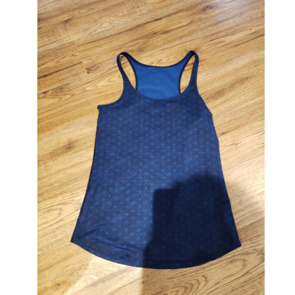 Lululemon tank 6 or 8